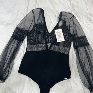 Super cute! Black longsleeve body suit